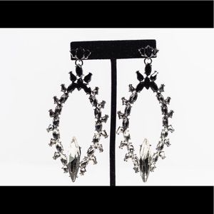 Tri-colored statement earring